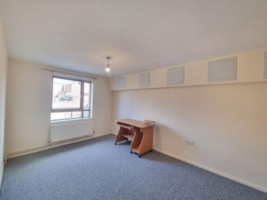 3 bedroom flat to rent - Photo 1