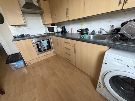 1 bedroom in a flat share to rent - Photo 5