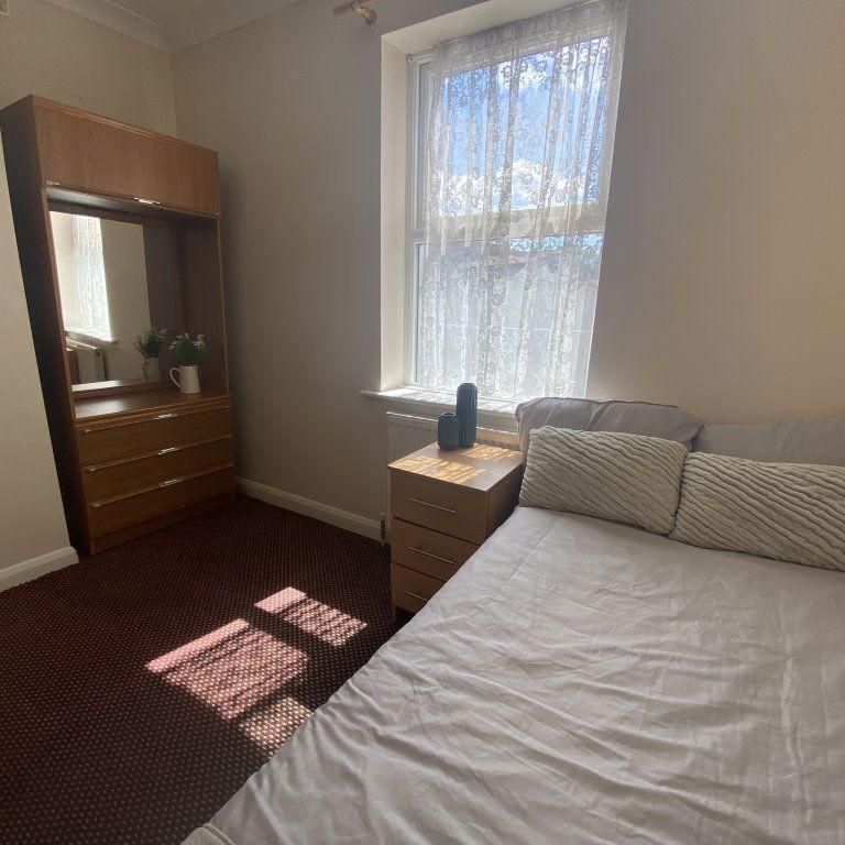 1 bedroom in a house share to rent - Photo 1