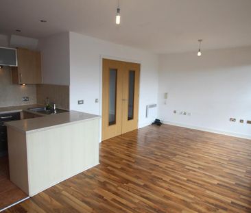3 bedroom flat to rent - Photo 4