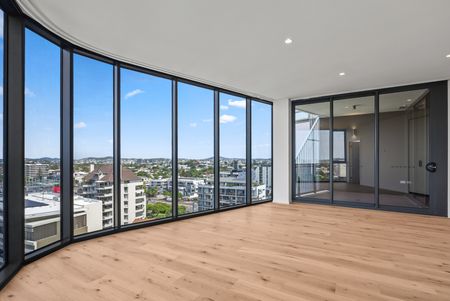 Valencia Residences - Photo 3