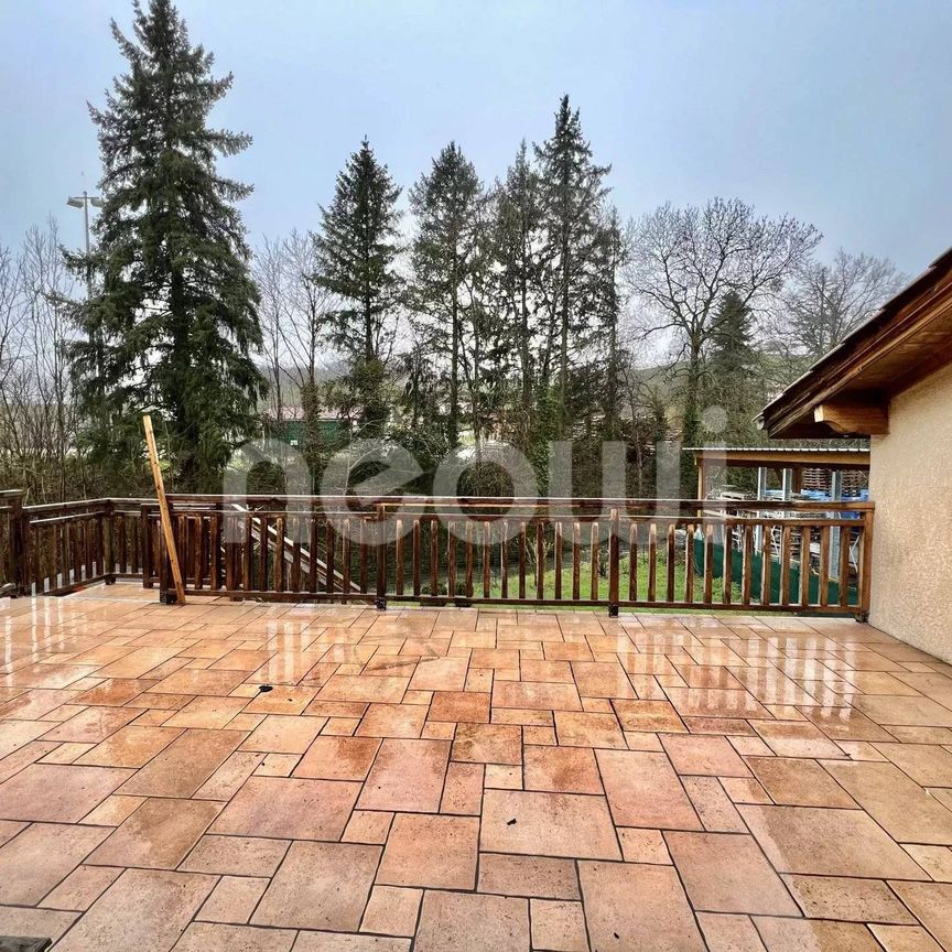 Rental House - Photo 1