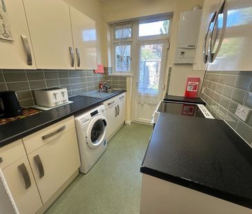 Room in a Shared House, Fieldend Road, SW16 - Photo 1