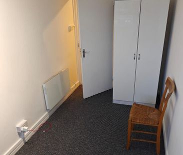 3 bedroom flat to rent - Photo 3