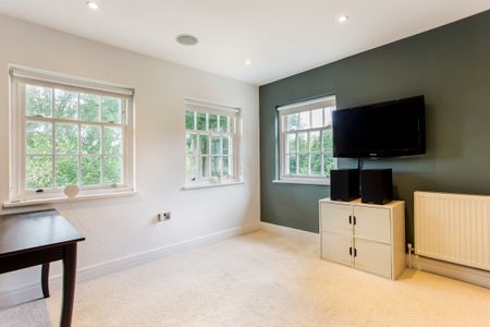 5 bedroom detached house to rent - Photo 2