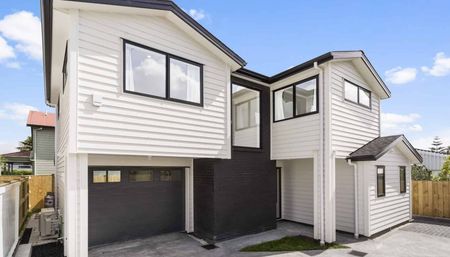 Near New Four Bedroom Home - Photo 5