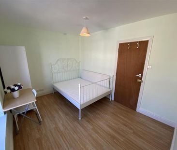 4 bedroom private hall to rent - Photo 5