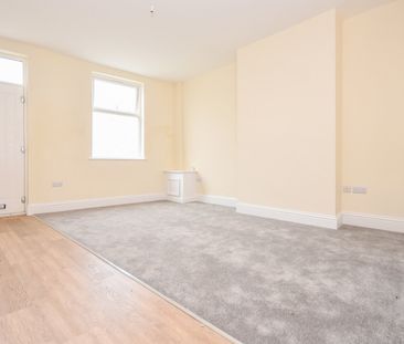 2 bedroom terraced house - Photo 2