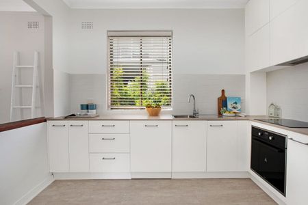 Furnished Two Bedroom Beachside Apartment in the Heart of Bondi! - Photo 4