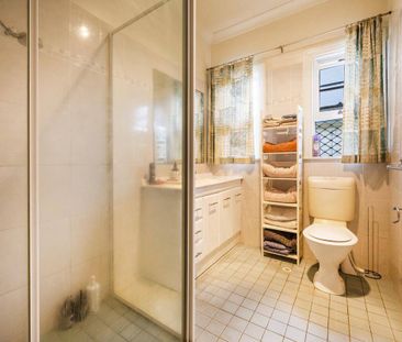 CHARMING FAMILY HOME - Photo 6