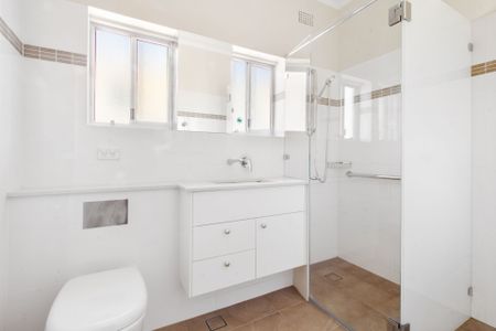 Available Now - Put Your Bubbles on Chill For New Year's Eve - Photo 4