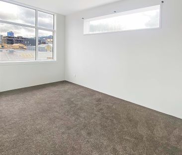 Inner City Living - Great Location - Photo 2