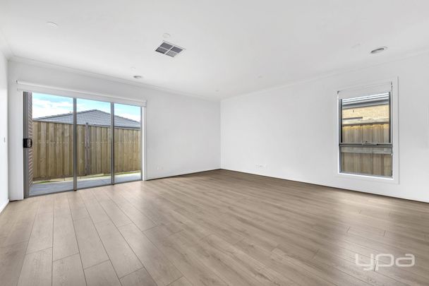 Well presented 3 bed 2 bath home - Photo 1