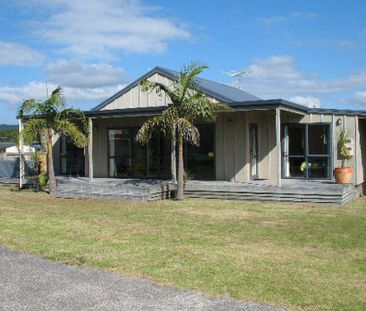 Castleview Rd - Attractive Holiday Rental - Photo 2