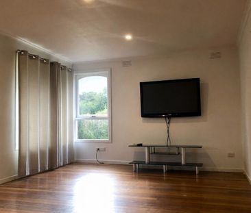 IDEALLY LOCATED HOME - 6 MONTHS LEASE - Photo 2