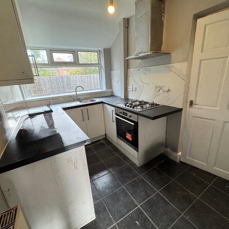 3 bedroom semi-detached house to rent - Photo 1