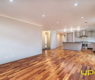 Spacious Family Living in Cranbourne West - Photo 4