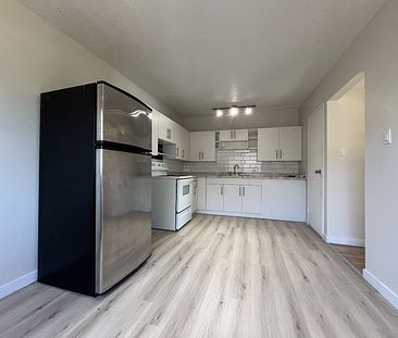 7714 34 Avenue Northwest, Calgary - Photo 3