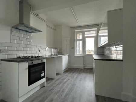 3 bedroom flat to rent - Photo 3