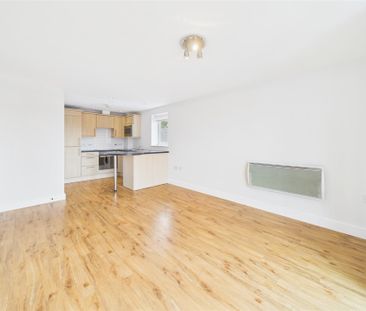 1 bedroom Apartment to rent - Photo 3