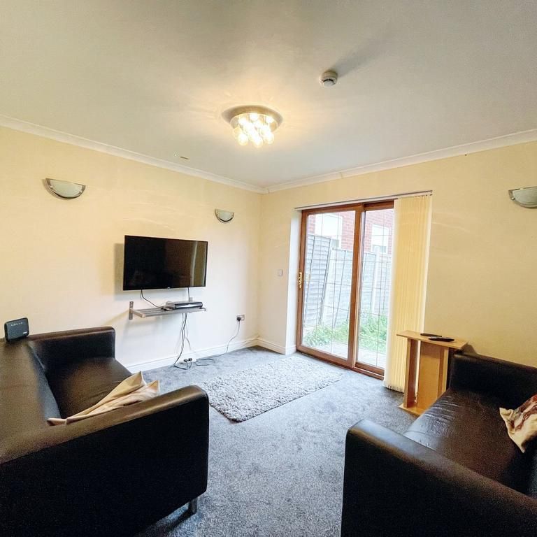 1 bedroom in a house share to rent - Photo 1