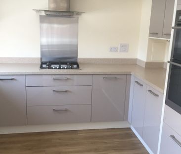 3 Bed Semi-detached House to Let in Tonbridge *Short term let* - Photo 6