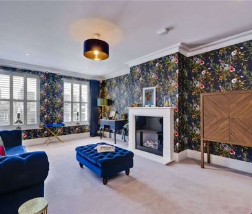 An exceptional detached home situated in an exclusive gated develop... - Photo 3