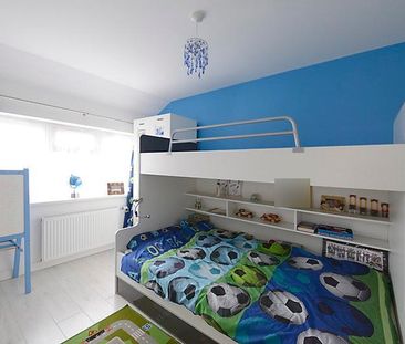 4 bedroom semi-detached house to rent - Photo 3