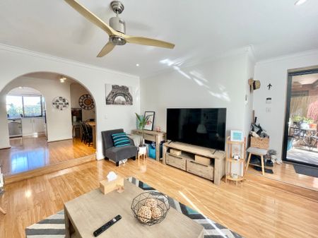 LOW MAINTENANCE 2 BEDROOM VILLA IN A FANTASTIC LOCATION - Photo 4