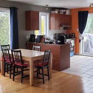 Longueuil – Très grand logement 5 1/2 (1 436 pi2) à louer - Photo 2
