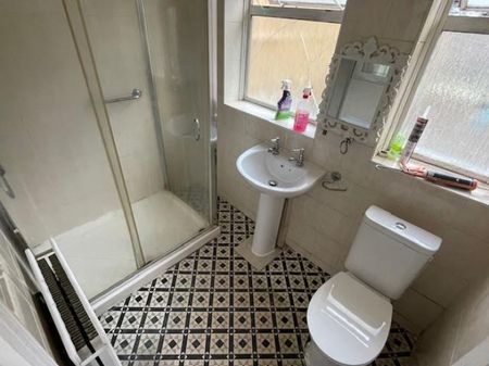 3 Bedroom House To Let - Photo 4