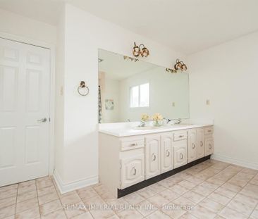 For Lease - 11 Riderwood Drive, Toronto, Ontario - Photo 3