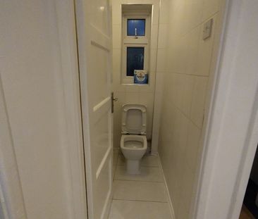 3 Bed Terraced House, More Close, E16 - Photo 6