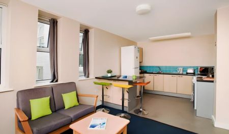 Large Studio - Photo 2