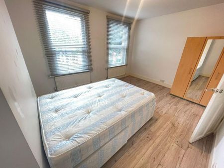 3 bedroom flat to rent - Photo 4