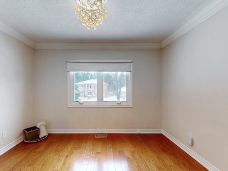 For Lease - 73 Highglen Avenue, Markham, Ontario - Photo 5