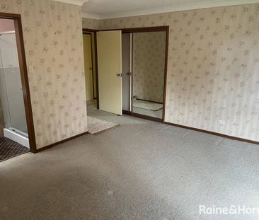 Spacious Family Haven! - Photo 4