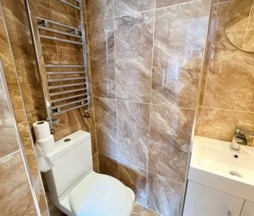 1 bedroom in a house share to rent - Photo 6