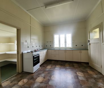 Charming Queenslander Close to Town - Photo 5