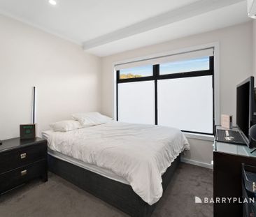 Stylish and Modern Living! - Photo 6