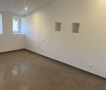 Location Maison 5 pièces 109m² GENSAC LA PALLUE 16130 - Photo 4