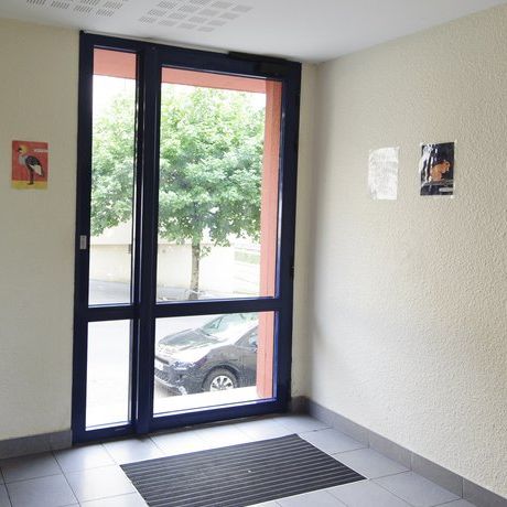 Ce logement dispose d'une chambre fermée, 1 salon et un séjour, surface 52m² - Photo 1