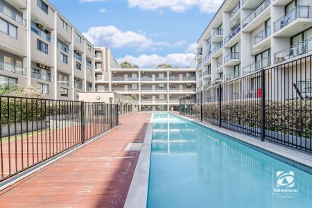 Ground Floor | 2 Bed | 2 Bath | 2 Car - Photo 4