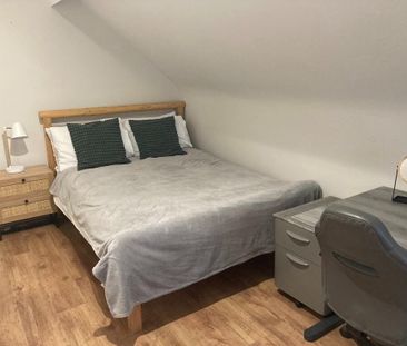 2 Lisburn Avenue, Belfast, BT9 7FX - Photo 3