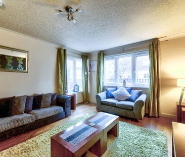 3 bedroom flat to rent - Photo 2
