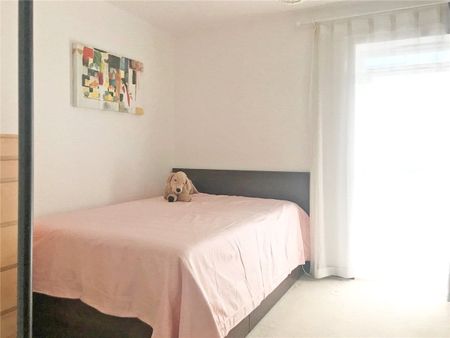 Well presented 2 bedroom, 2 bathroom duplex apartment located at this exclusive development only a short walk to the Railway Station and Cambridge Leisure Centre. GCH. Secure allocated parking. Phone entry system. Communal gardens. Furnished. - Photo 4