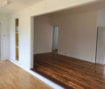 3 Bedroom Home with Air Conditioning&excl; - Photo 4