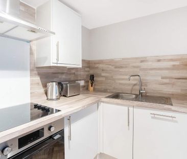 2 bedroom parking to rent - Photo 3