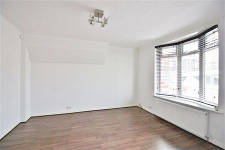 Lyminton Road, Dagenham, Essex, RM8 1RR - Photo 4