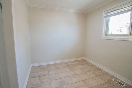 **ALL INCLUSIVE** 3 BEDROOM MAIN UNIT IN WELLAND! - Photo 5